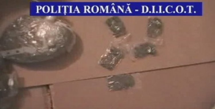 Iată IMAGINILE de la prinderea în flagrant a dealerului care alimenta cu droguri liceenii de la Virgil Madgearu